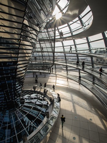 La cathédrale de Berlin au-dessus de la rivière Spree durant un séjour linguistique en Allemagne.